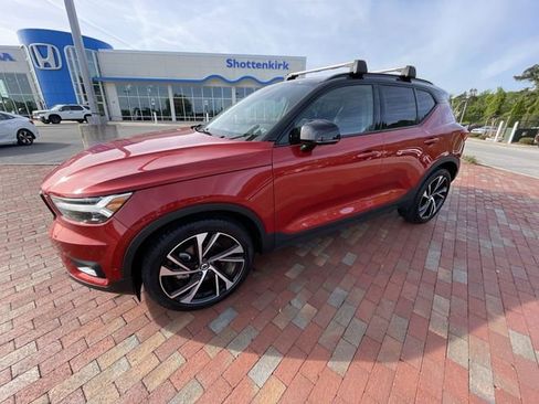 Used 2022 Volvo XC40 T5 R-Design w/ Advanced Package AWD/4WD image 29