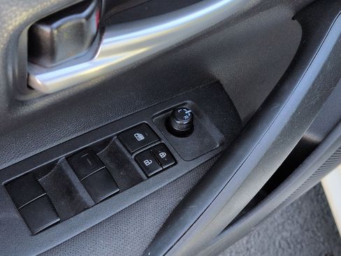 Used 2020 Toyota Corolla LE image 15