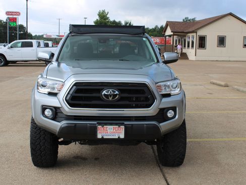 Used 2023 Toyota Tacoma SR5 AWD/4WD image 3