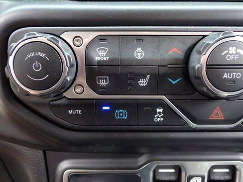 Used 2022 Jeep Wrangler Unlimited Sahara w/ Cold Weather Group AWD/4WD image 17