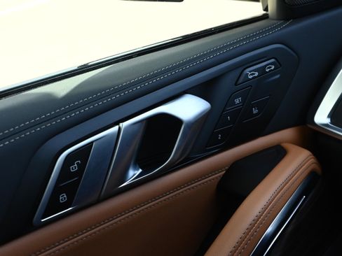 New 2026 BMW X6 xDrive40i w/ Climate Comfort Package image 21