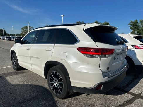 Used 2017 Toyota Highlander SE AWD/4WD image 2