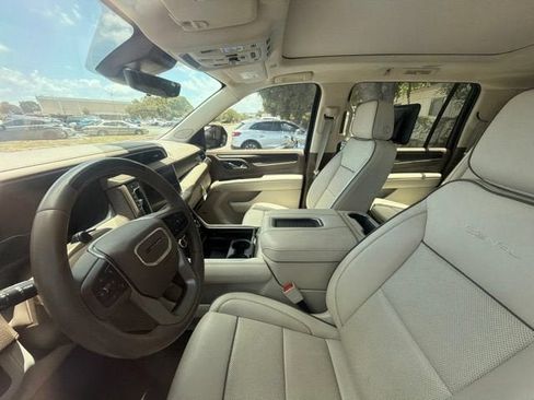 Used 2024 GMC Yukon XL Denali w/ Advanced Technology Package AWD/4WD image 5