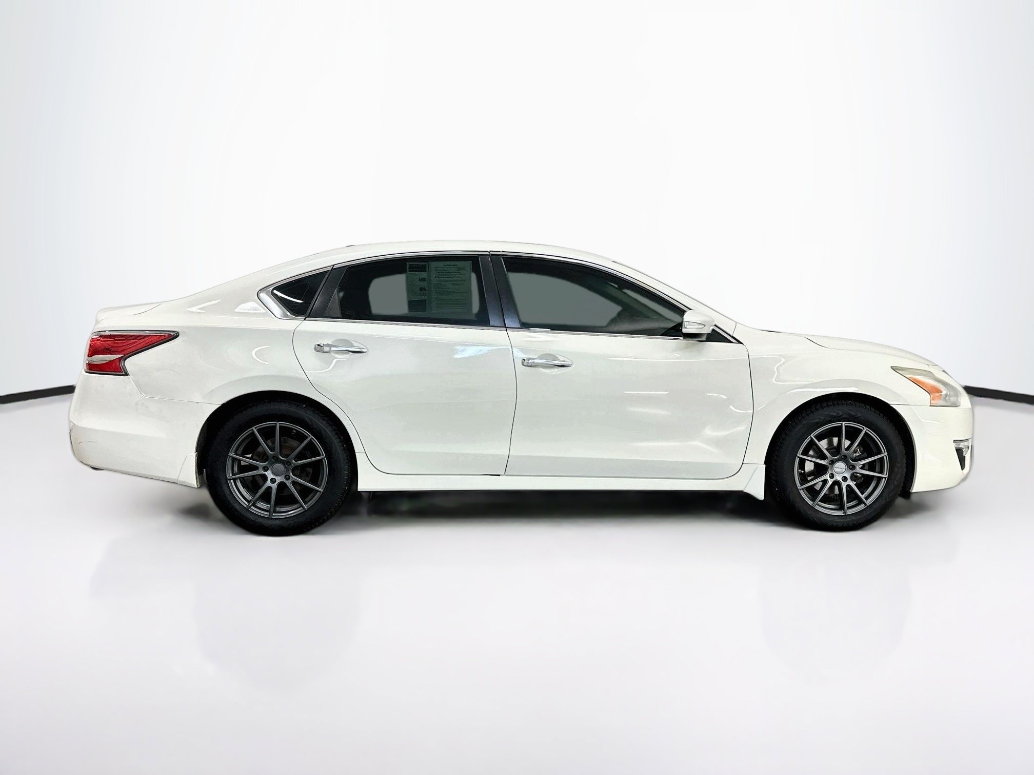 Used 2015 Nissan Altima 2.5 SL w/ Moonroof Package FWD image 10