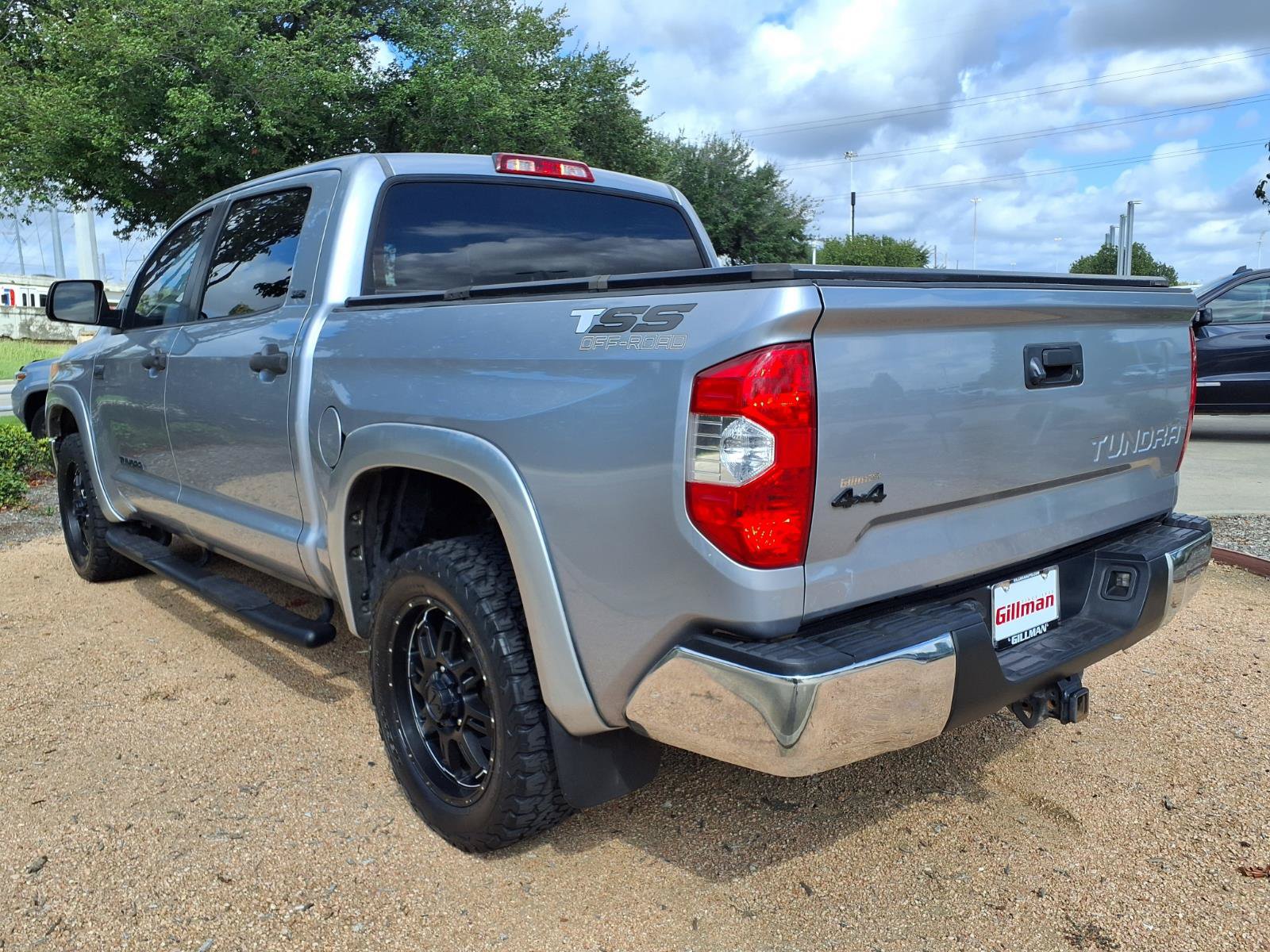 Used 2017 Toyota Tundra SR5 w/ SR5 Upgrade Package AWD/4WD image 9