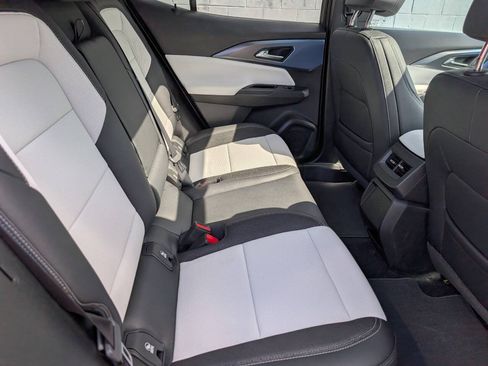 Used 2025 Chevrolet Equinox EV LT FWD image 9