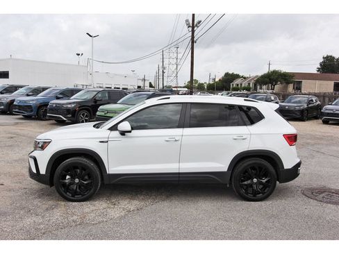Used 2023 Volkswagen Taos SE FWD image 4