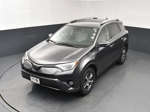 Used 2018 Toyota RAV4 XLE AWD/4WD image 14