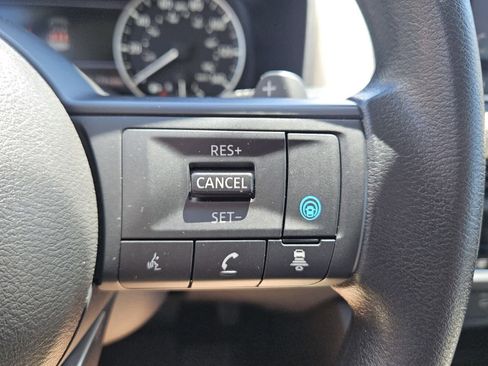 Used 2024 Nissan Rogue SV FWD image 13