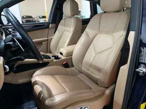 Used 2023 Porsche Macan Turbo AWD/4WD image 68