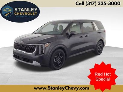 Used 2025 Kia Carnival