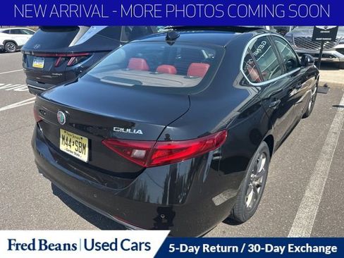 Used 2019 Alfa Romeo Giulia AWD w/ Cold Weather Package image 11
