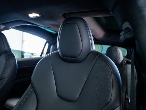 Used 2022 Tesla Model X image 38