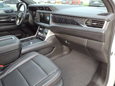 Used 2024 GMC Yukon XL Denali w/ Advanced Technology Package AWD/4WD image 27