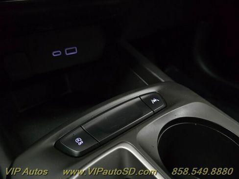 Used 2024 Chevrolet Trax RS w/ Sunroof Package FWD image 20