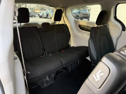 Used 2020 Chrysler Voyager LX image 12