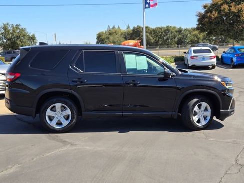 Used 2023 Honda Pilot LX image 3