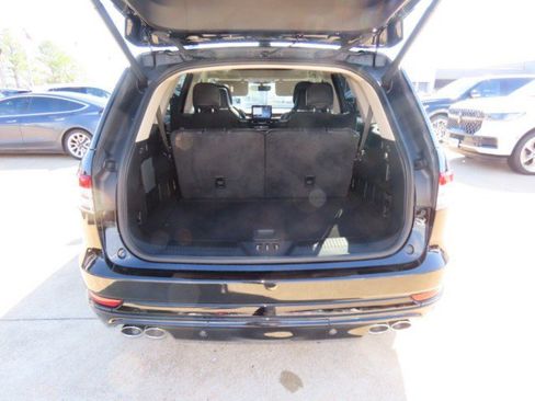 Certified 2023 Lincoln Aviator Reserve w/ Equipment Group 201A image 12