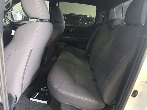 Used 2019 Toyota Tacoma TRD Off-Road image 6