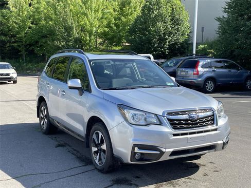 Used 2017 Subaru Forester 2.5i Premium AWD/4WD image 7