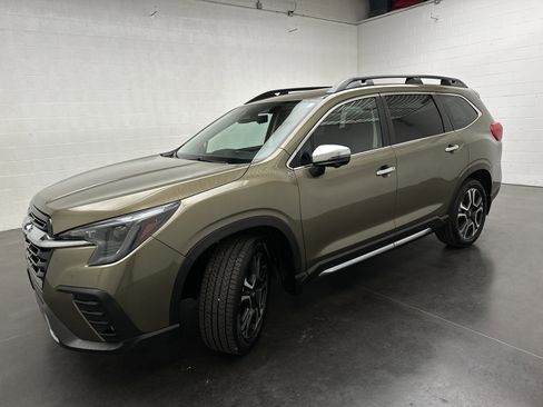 Used 2023 Subaru Ascent Touring AWD/4WD image 4