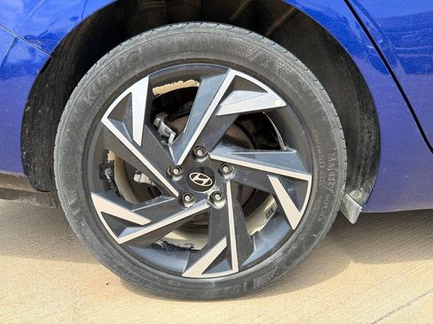 Used 2024 Hyundai Elantra Limited FWD image 11