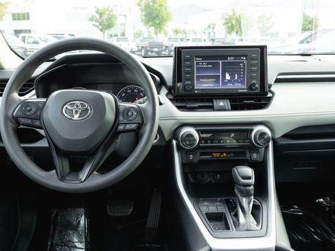 Certified 2020 Toyota RAV4 XLE w/ Carpet Mat Package FWD image 27