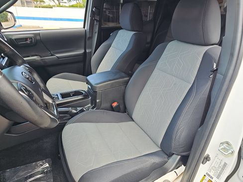 Used 2022 Toyota Tacoma TRD Sport w/ Technology Package AWD/4WD image 14