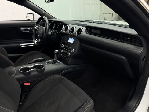 Used 2019 Ford Mustang Coupe RWD image 8