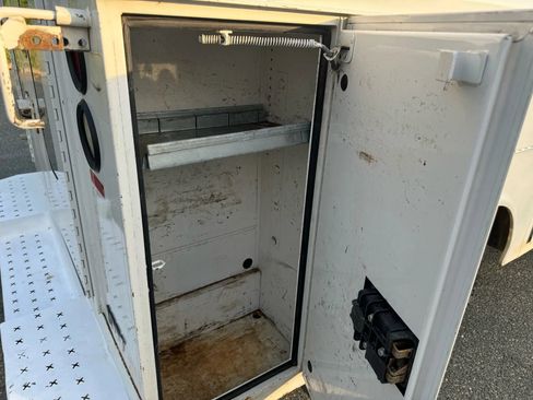 Used 2012 Ford E-350 and Econoline 350 Super Duty w/ Class I Trailer Tow Pkg image 22