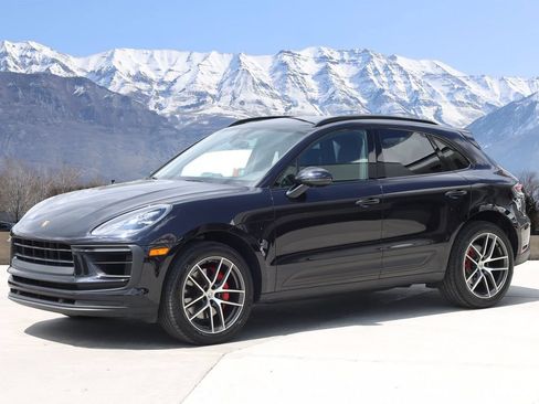 Used 2022 Porsche Macan S w/ Premium Package Plus AWD/4WD image 2