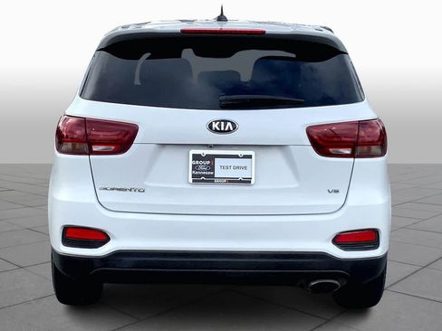 Used 2020 Kia Sorento LX V6 image 4