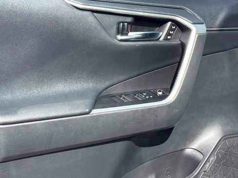 Used 2020 Toyota RAV4 Limited FWD image 19