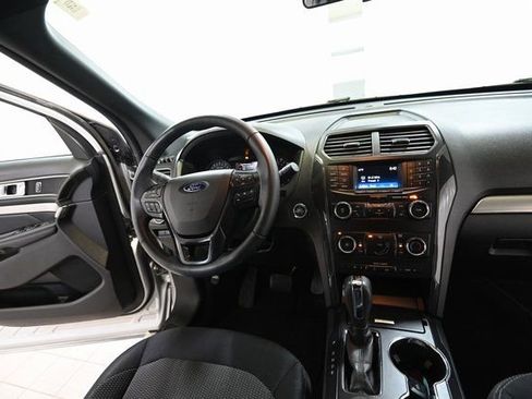 Used 2019 Ford Explorer XLT w/ Class III Trailer Tow Package AWD/4WD image 29