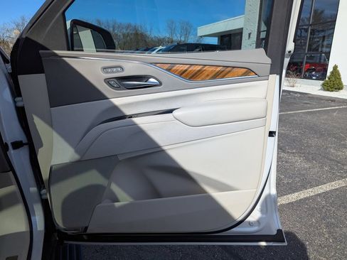 Used 2022 Cadillac Escalade Premium Luxury Platinum AWD/4WD image 30