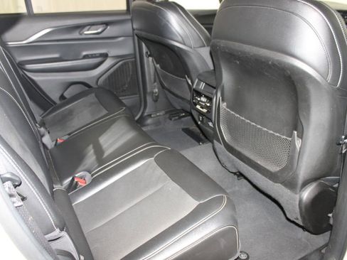 Used 2024 Jeep Grand Cherokee Altitude AWD/4WD image 31