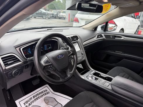 Used 2019 Ford Fusion SE FWD image 11