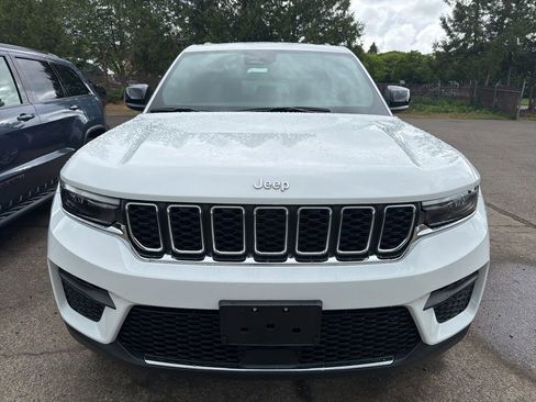 Used 2025 Jeep Grand Cherokee Laredo X AWD/4WD image 2