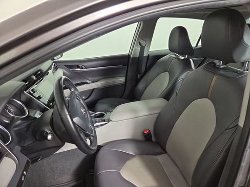 Used 2020 Toyota Camry XLE w/ Navigation Package FWD image 14
