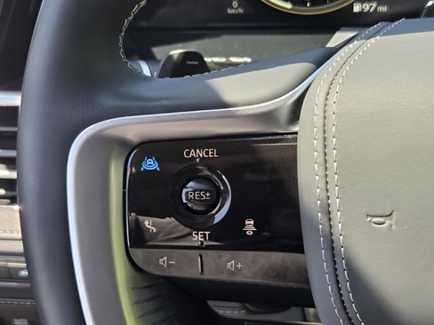 Used 2025 INFINITI QX80 Sensory AWD/4WD image 25
