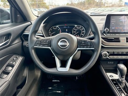 Used 2024 Nissan Altima 2.5 SV image 23