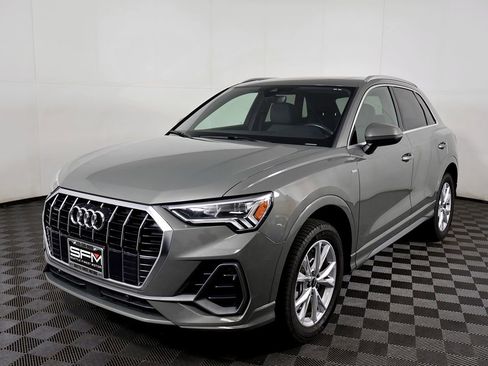 Used 2022 Audi Q3 2.0T Premium Plus w/ Premium Plus Package image 3