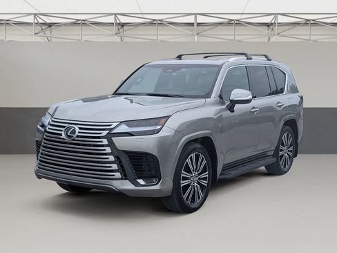 Used 2025 Lexus LX 600 4WD w/ Accessory Package (2T) image 6