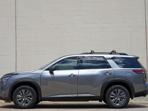 Used 2023 Nissan Pathfinder SV FWD image 8