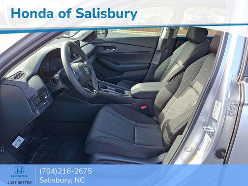 Certified 2025 Honda Accord SE image 6