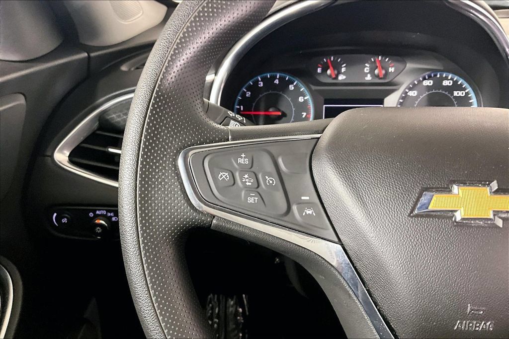 Used 2021 Chevrolet Malibu LT FWD image 17