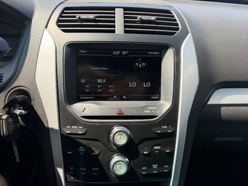Used 2013 Ford Explorer XLT AWD/4WD image 12