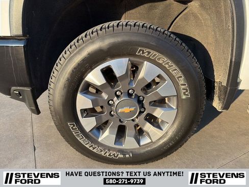 Used 2022 Chevrolet Silverado 2500 Custom w/ Custom Value Package AWD/4WD image 12