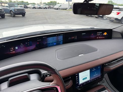 Used 2025 Lincoln Navigator Reserve AWD/4WD image 19