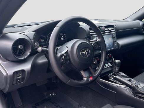 Used 2023 Toyota GR86 RWD image 9